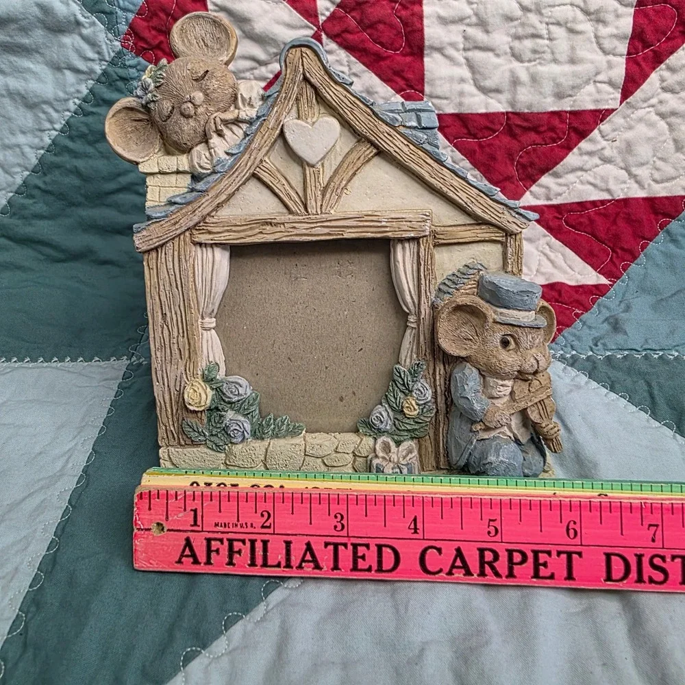 VTG Resin Mouse House Picture Frame Fiddler Sleeping Mice Cottagecore SMALL FLAW